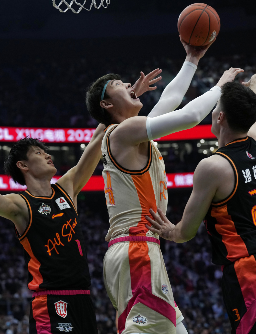 关于篮球明星集结争夺国际锦标赛荣誉的信息