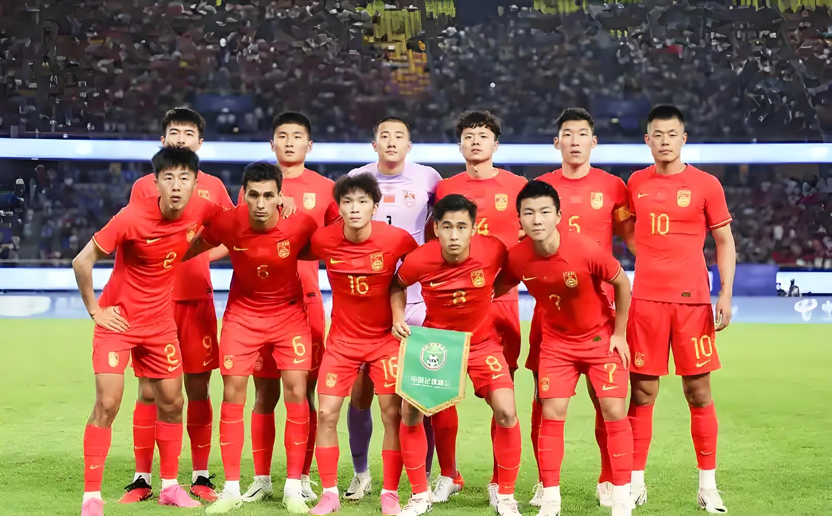国内足球强强对话，锋芒毕露备战决胜之际