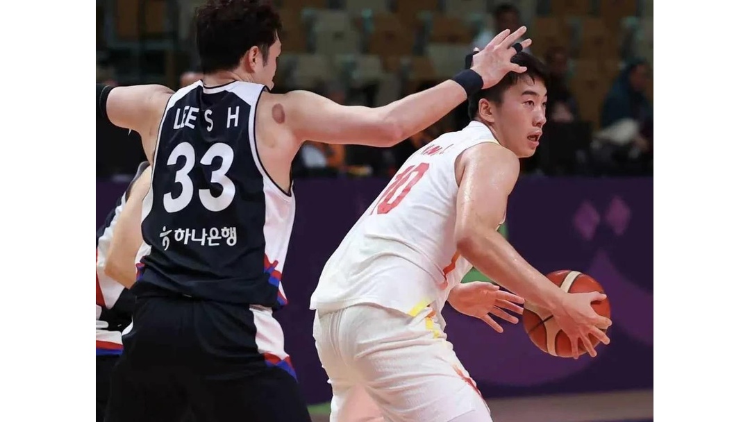 北京男篮在比赛中展现出生猛一面，击败对手