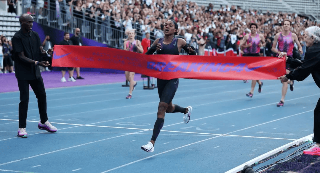 关于荷兰自行车选手以极限速度冲线的信息