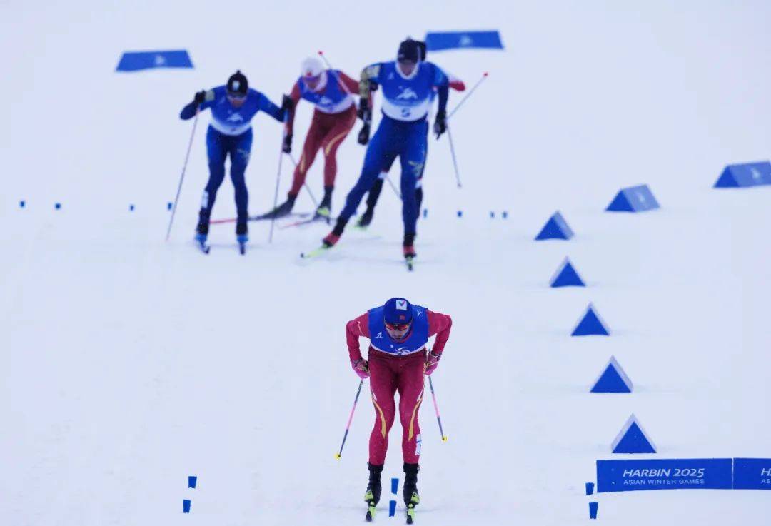 美国选手斩获高山滑雪亚军！