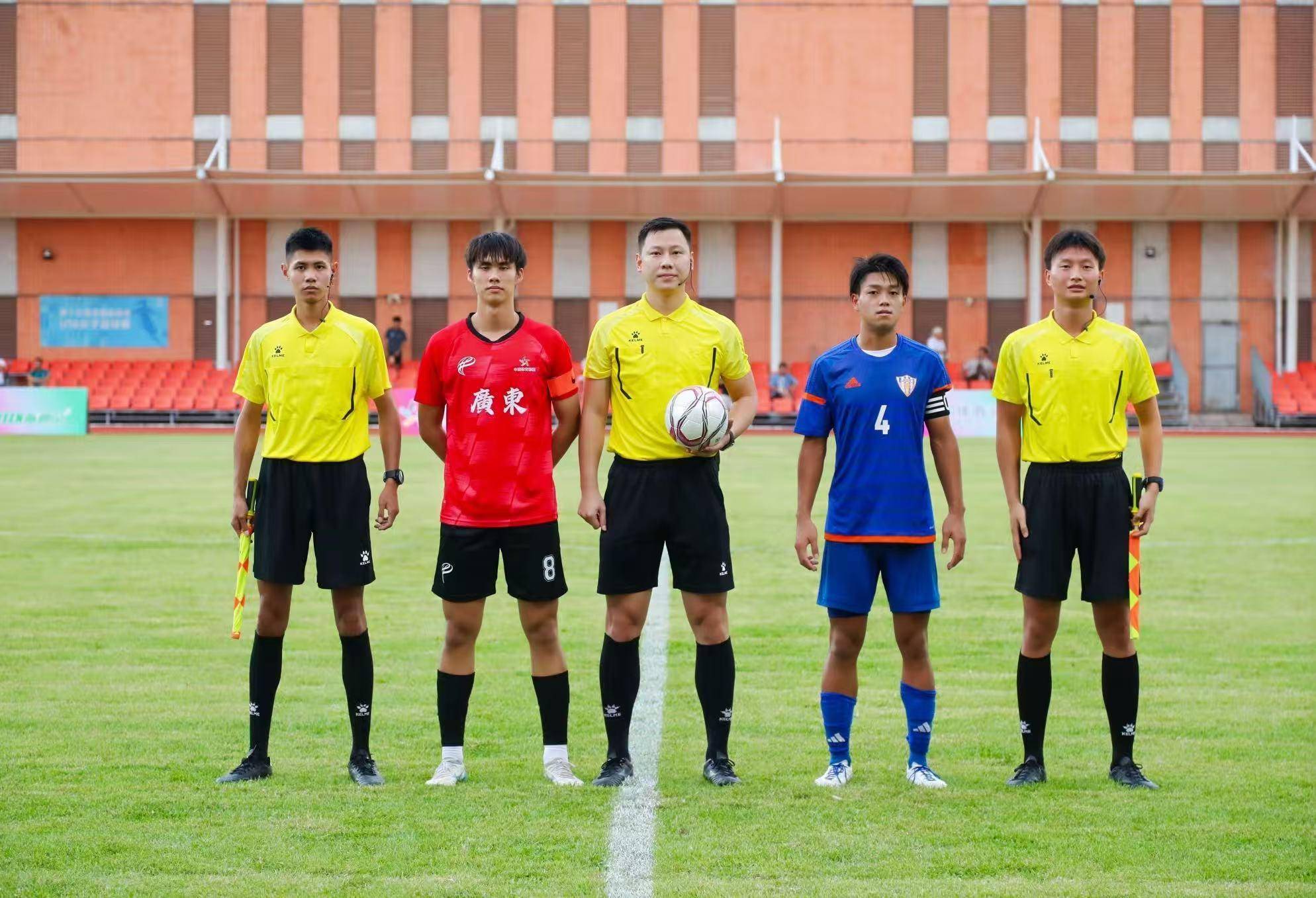 九游体育官方登录入口-包含职业足球赛事集锦播出，球员实力尽显的词条