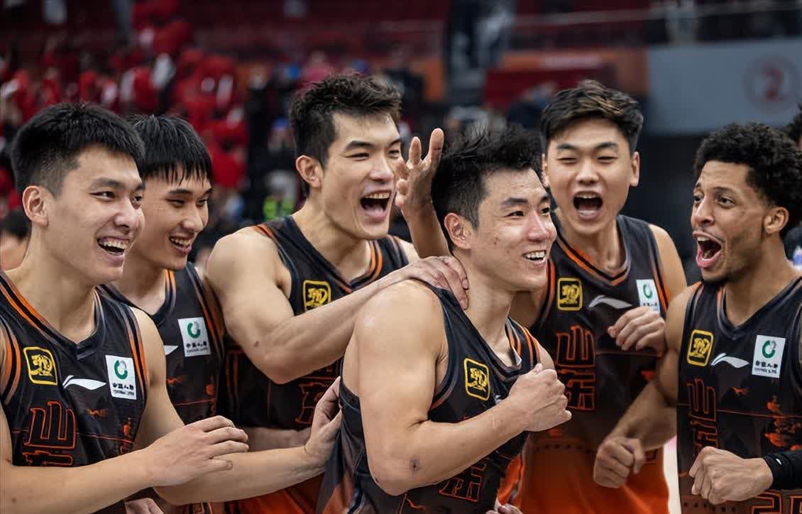 吉林男篮客场惊险战胜上海，喜迎胜利的简单介绍