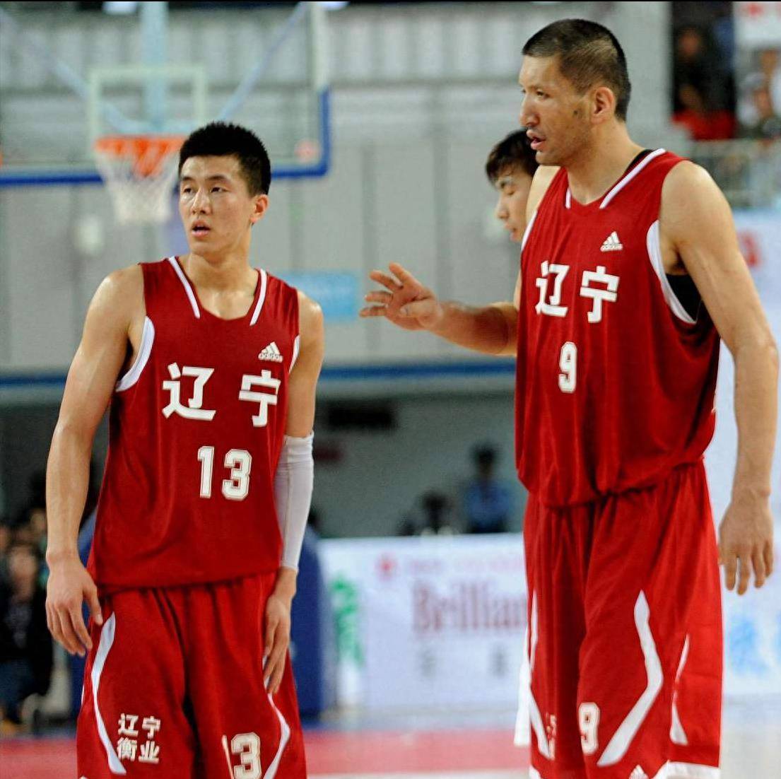 包含辽宁队赢球在即，队员士气高昂的词条