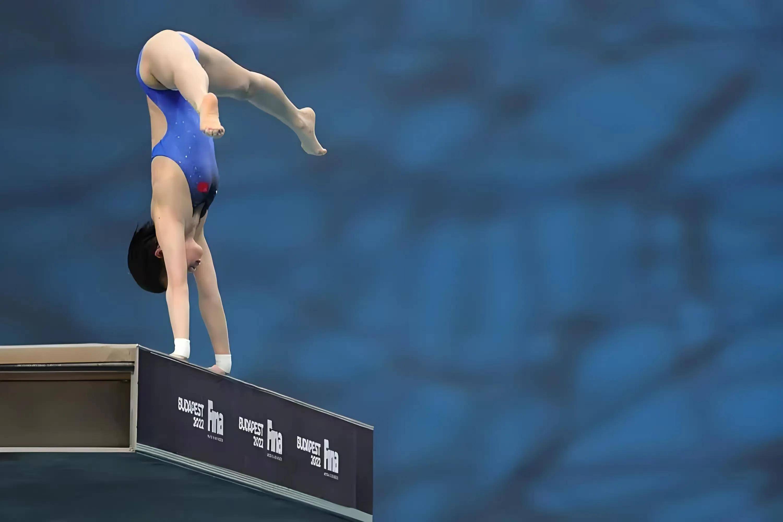 九游体育官方登录入口-英国跳水运动员完美演绎，夺冠