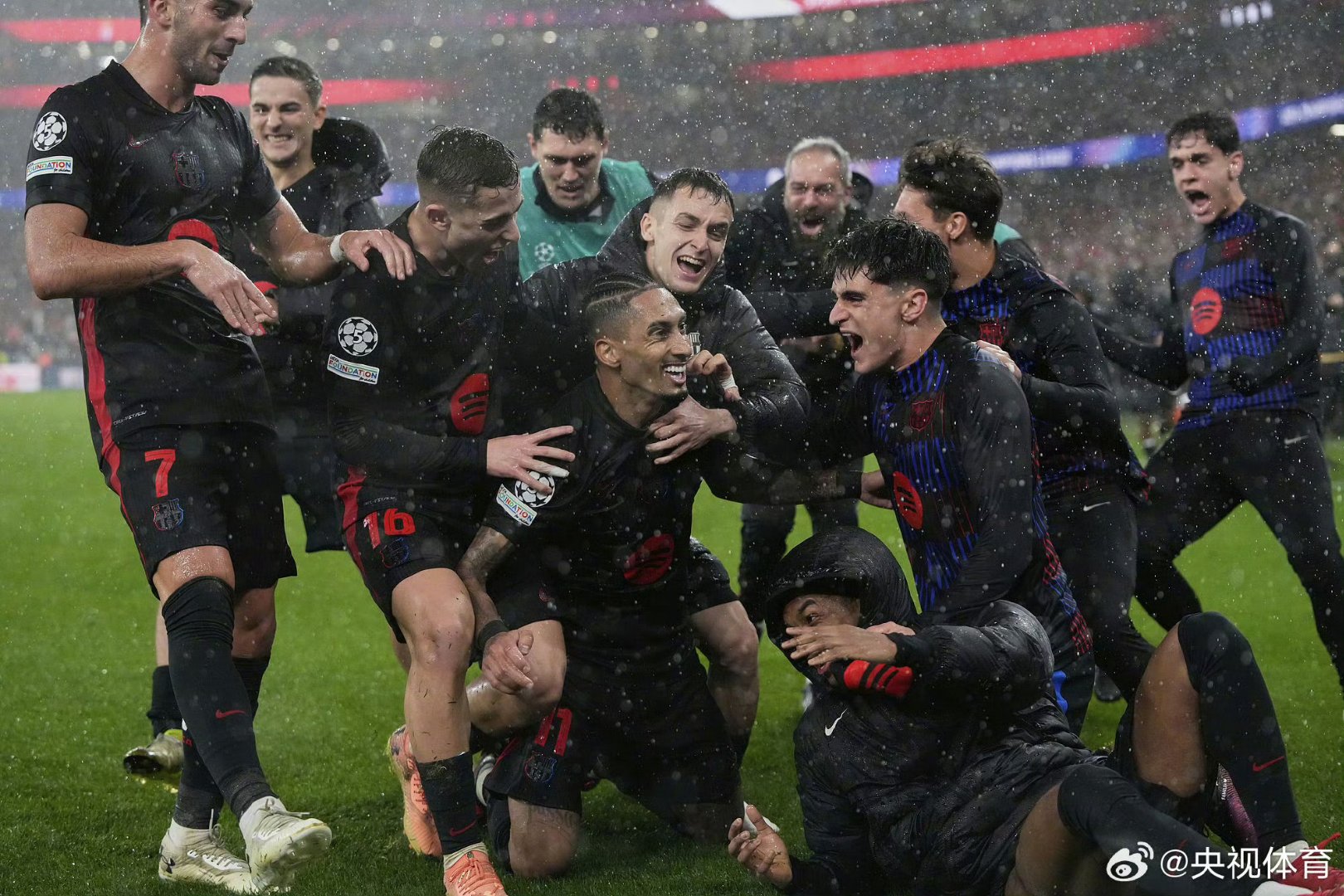 九游体育官方入口-佛罗伦萨主场失利，四轮不胜令球队降级区的简单介绍