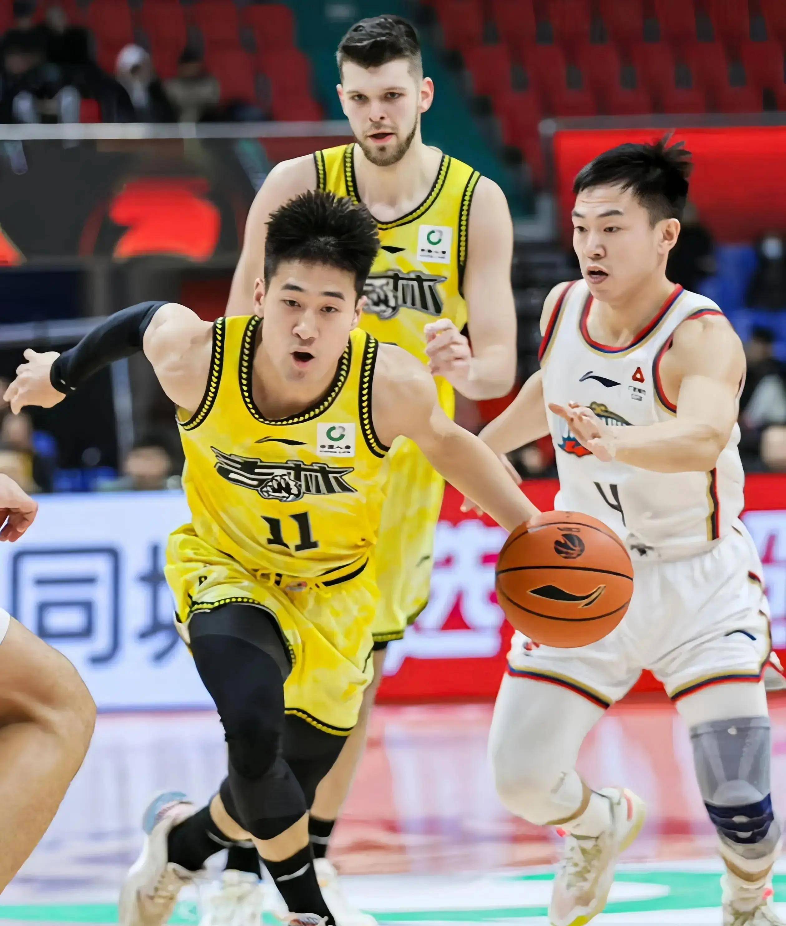 包含轰炸三分连连！CBA首轮赛场横空出世新秀的词条